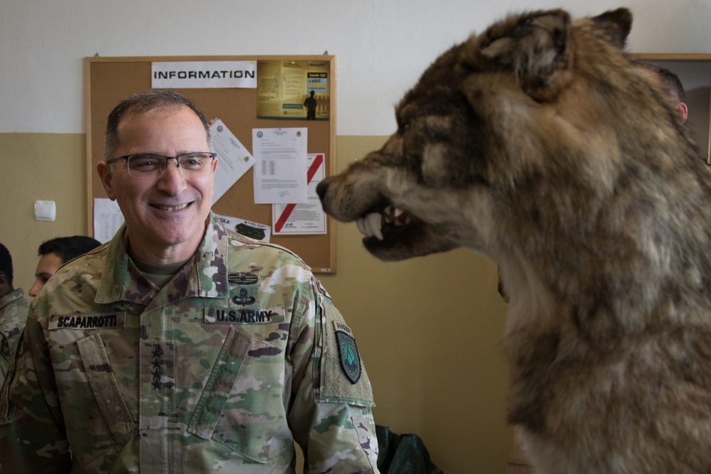 SACEUR Commander visits Battle Group Poland