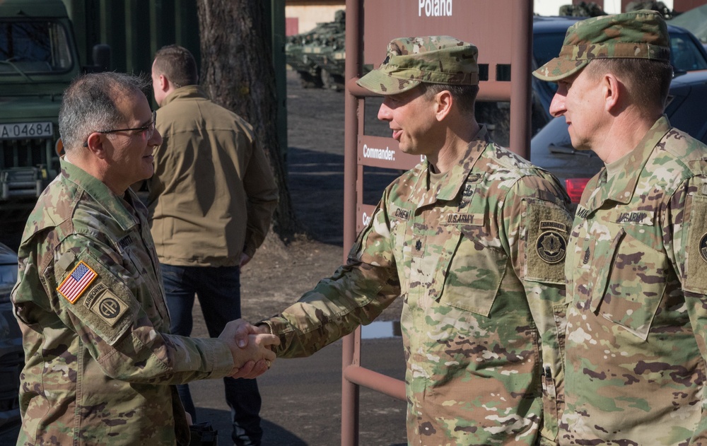 SACEUR Commander visits Battle Group Poland