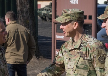 SACEUR Commander visits Battle Group Poland