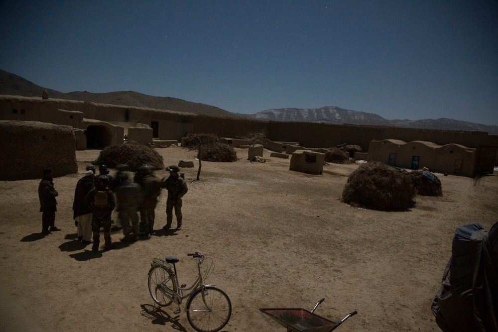 Afghan Commandos clear a village of Taliban leadership