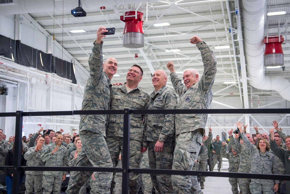 The Director and Command Chief of the Air National Guard visit’s the 133rd Airlift
