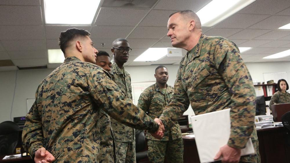 MCICOM CG visits CBIRF to tour facilities, meet Marines and Sailors
