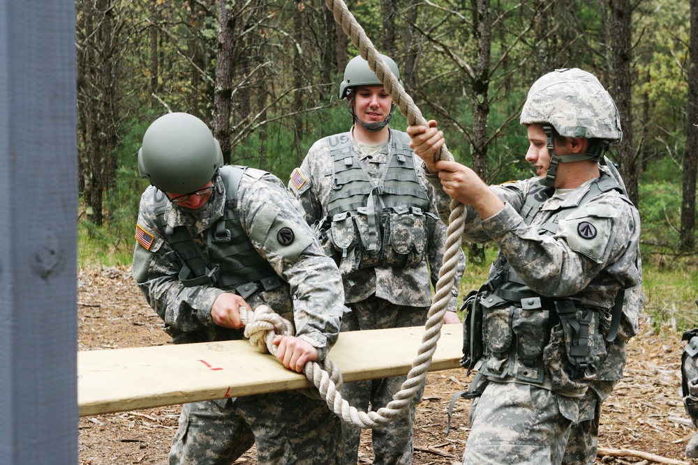 DVIDS - Images - 757th Transportation Battalion Soldiers complete ...