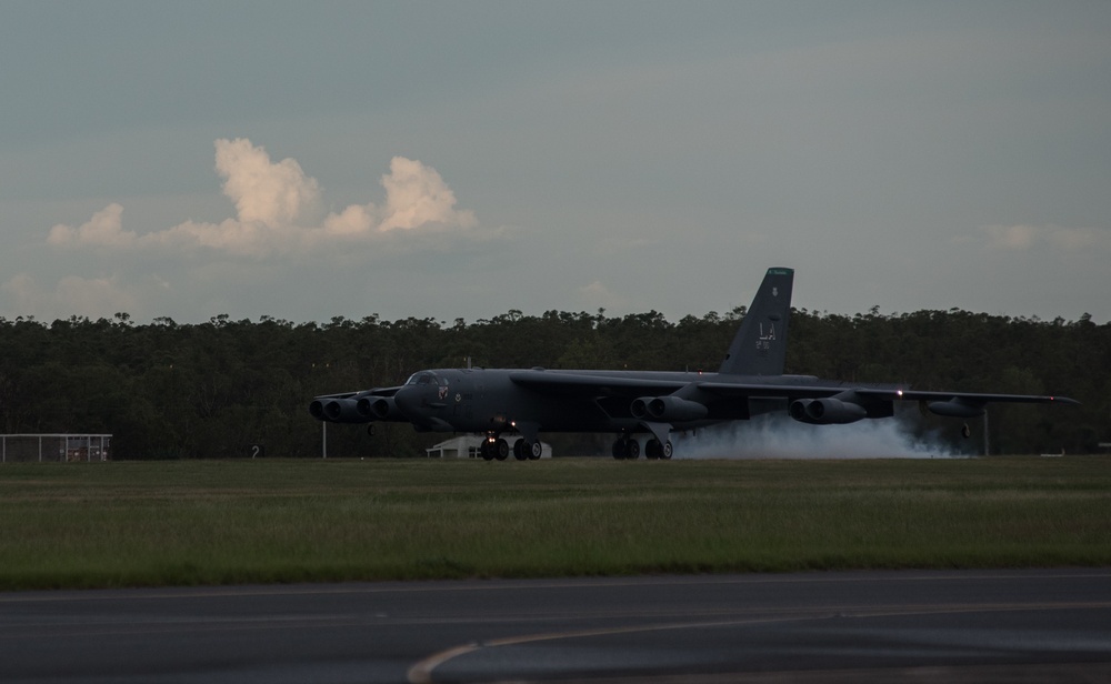 U.S., RAAF teams conduct bomber ops during Exercise Enhanced Air Cooperation at RAAF Darwin