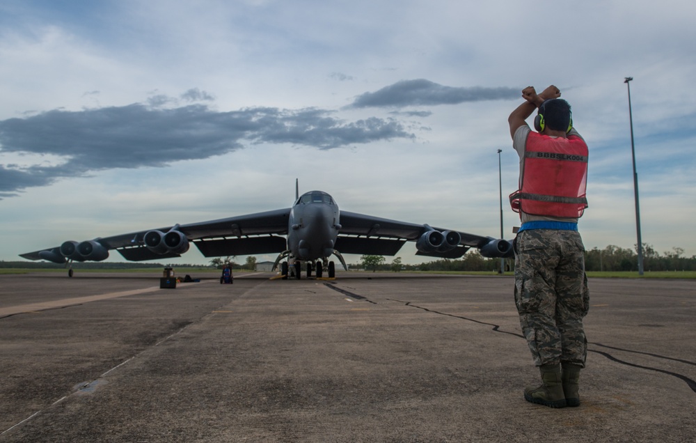 U.S., Australian teams conduct bomber ops, air support training Enhanced Air Cooperation exercise at RAAF Darwin