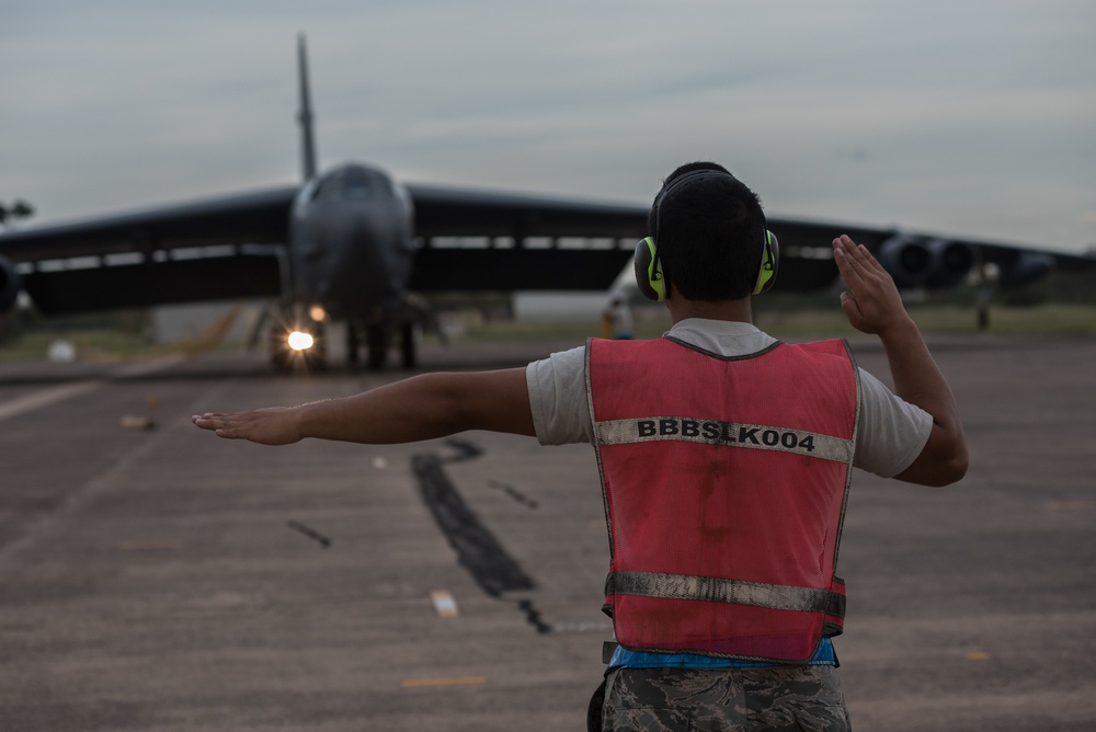 U.S., Australian teams conduct bomber ops, air support training during Enhanced Air Cooperation exercise at RAAF Darwin