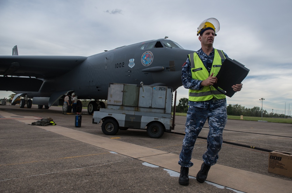 U.S., Australian teams conduct bomber ops, air support training during Enhanced Air Cooperation exercise at RAAF Darwin