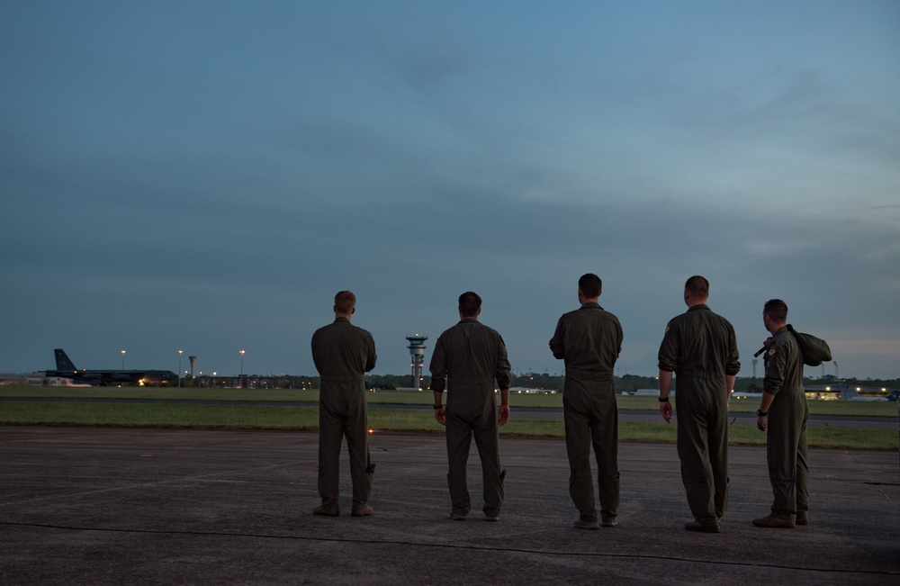 U.S., Australian teams conduct bomber ops, air support training during Enhanced Air Cooperation exercise at RAAF Darwin