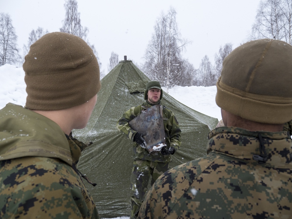 Marines check out Swedish equipment during Winter Sun 18