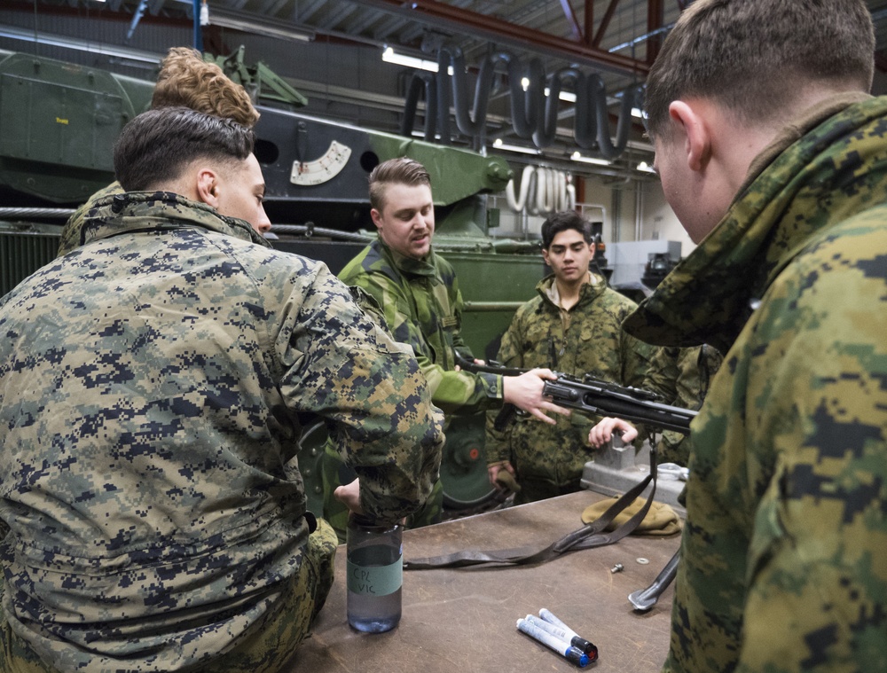 Marines check out Swedish equipment during Winter Sun 18