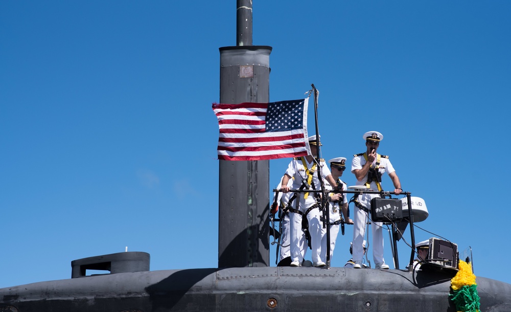 USS Bremerton Returns to Pearl Harbor for Final Time