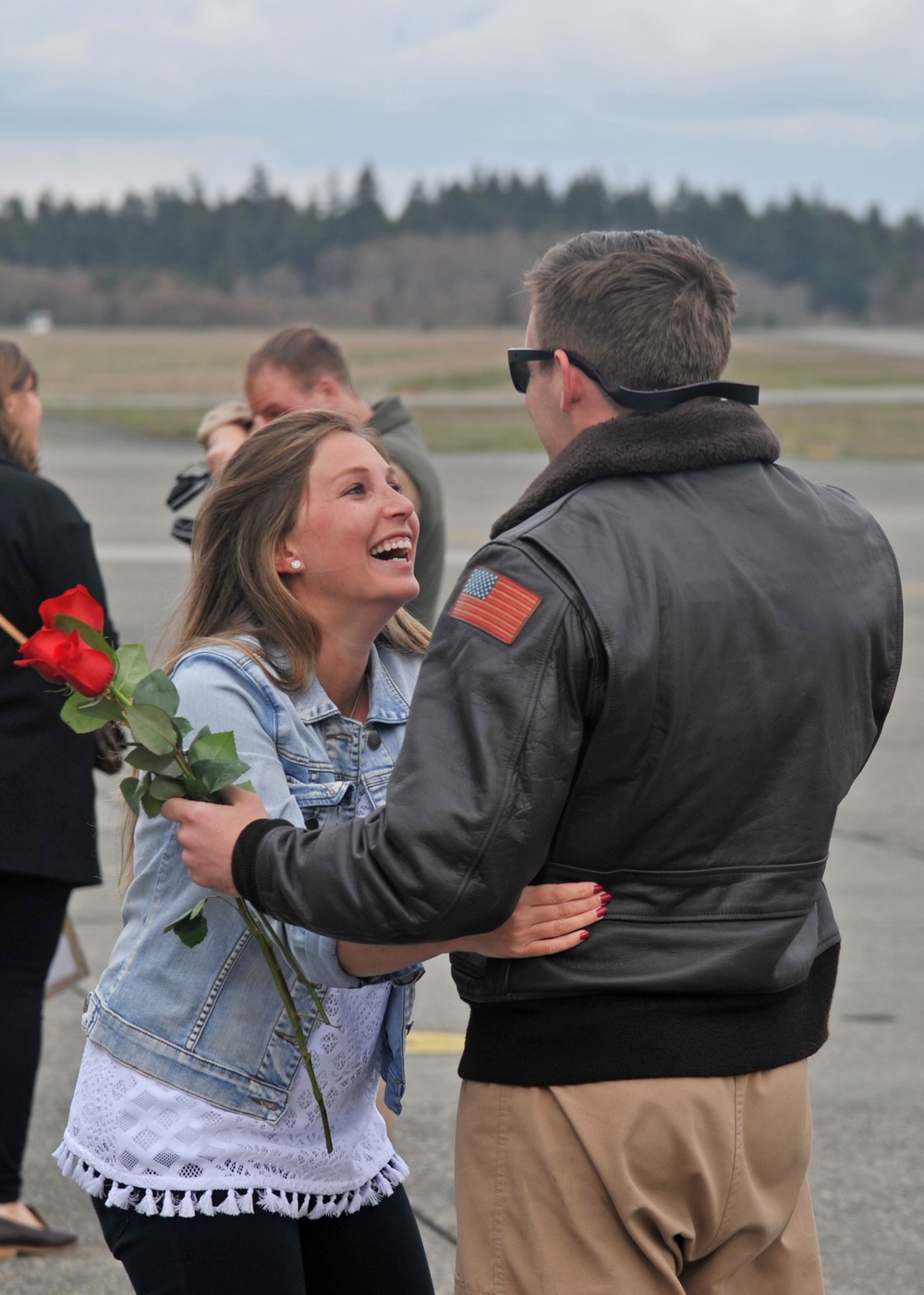 VP-40 Sailors Welcomed Home by Friends and Family