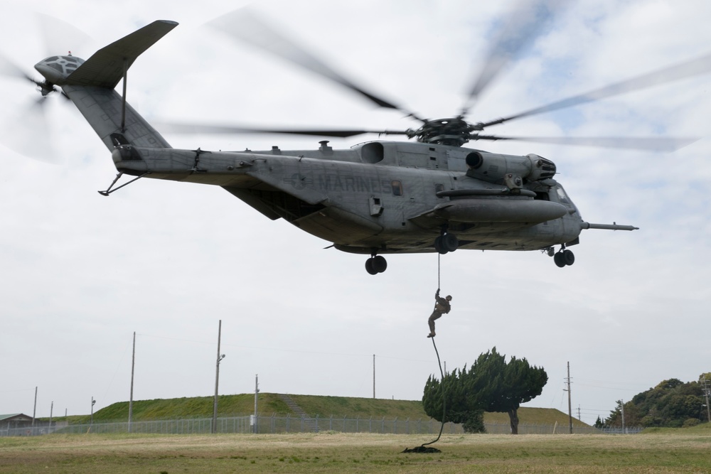 BLT 1/1 Marines conduct fast rope rehearsals with the JGSDF