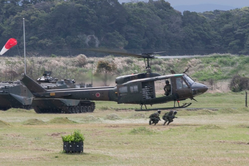 BLT 1/1 Marines work alongside JGSDF during Japanese Amphibious Rapid Deployment Brigade’s unit-activation ceremony