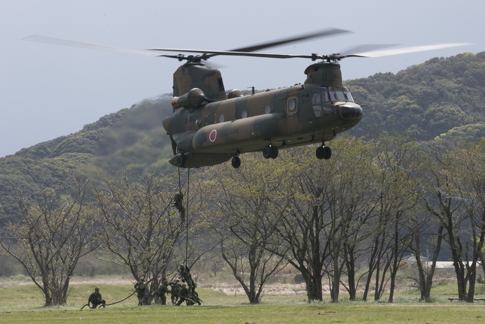 BLT 1/1 Marines work alongside JGSDF during Japanese Amphibious Rapid Deployment Brigade’s unit-activation ceremony