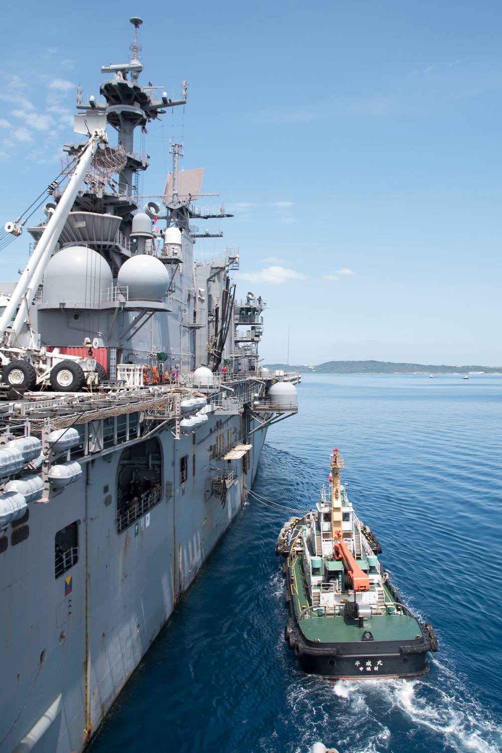 USS Bonhomme Richard (LHD 6) Arrives at White Beach