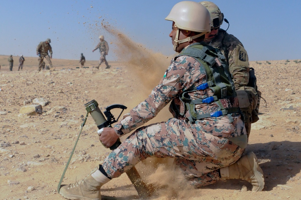 U.S., Jordanian mortarmen train together