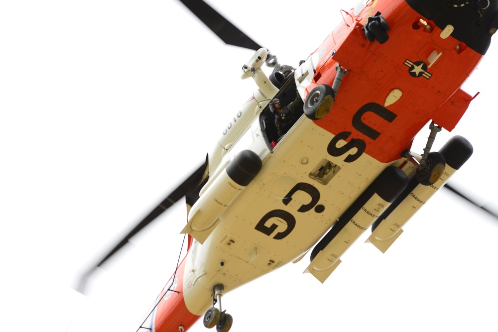 Coast Guard helicopter conducts training in Alabama