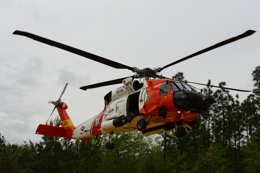 Coast Guard helicopter conducts training in Alabama