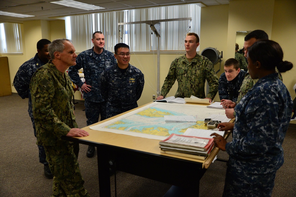 7th Fleet Commander Tours TSC Great Lakes and Learning Sites