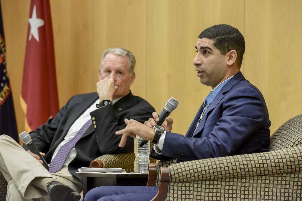 Army Medal of Honor recipient visits DIA