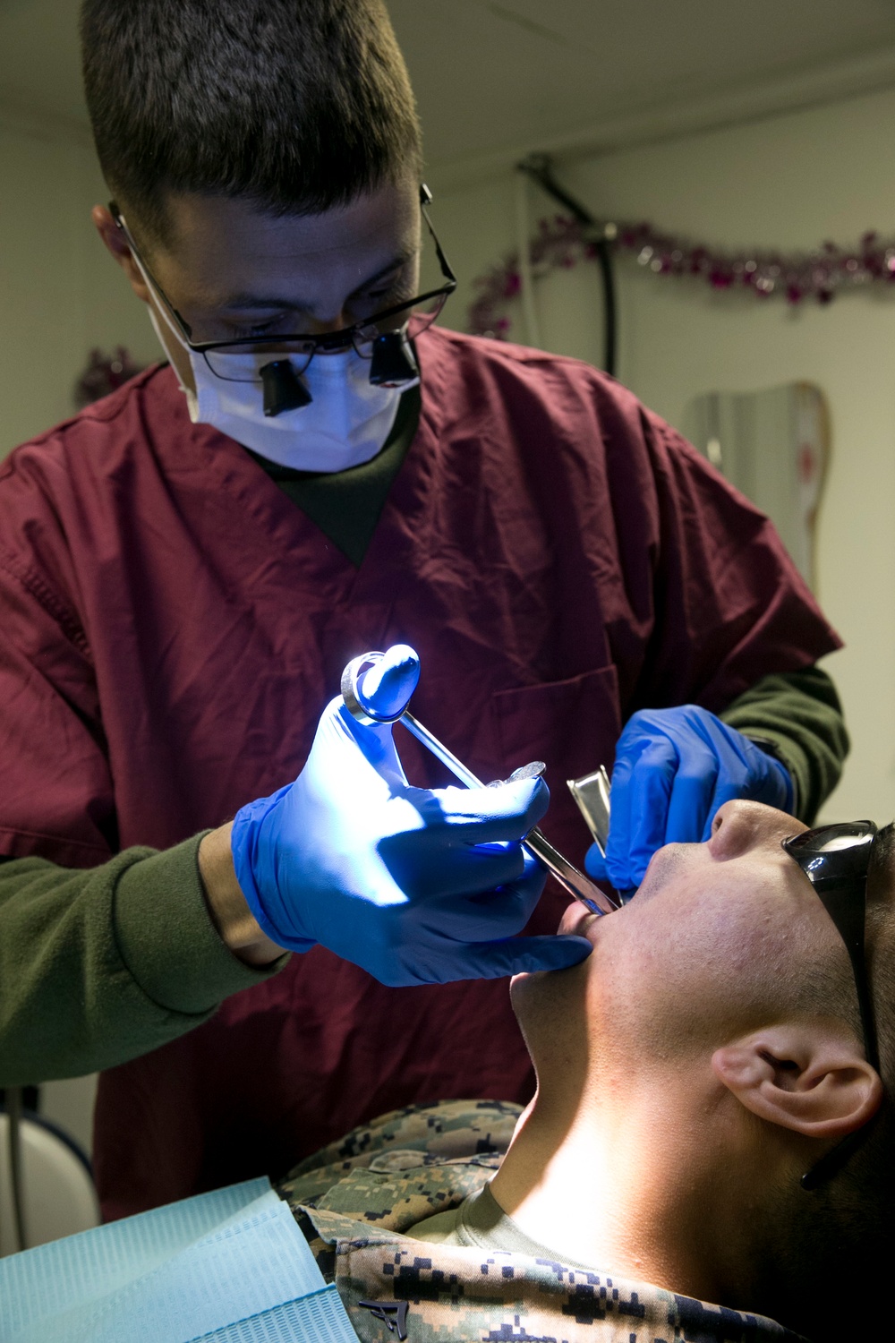31st MEU dental officer extracts wisdom teeth while underway
