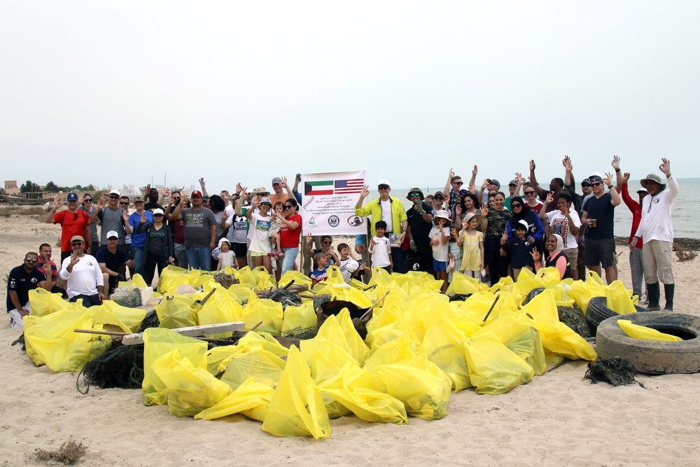 Task Force Spartan Soldiers join embassy staff, concerned citizens in beach cleanup