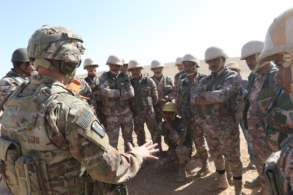 Task Force Spartan Soldiers Train on Mortars with Jordanian Border Security