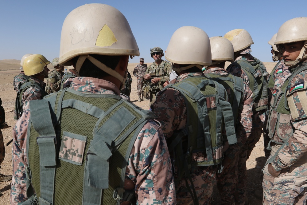Task Force Spartan Soldiers Train on Mortars with Jordanian Border Security