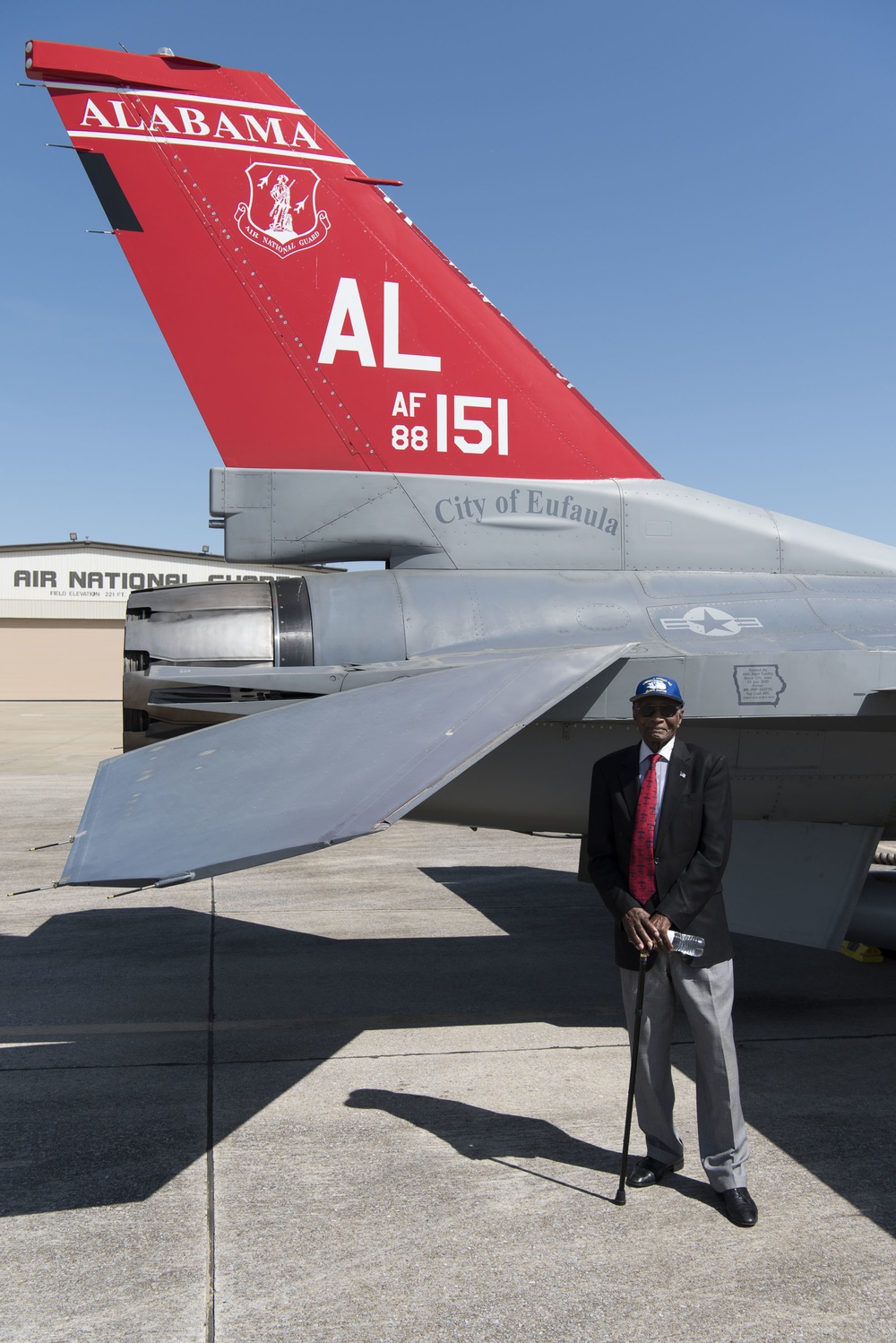 Hillard Pouncey Visits 187th Fighter Wing