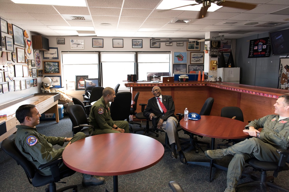 Hillard Pouncey Visits 187th Fighter Wing