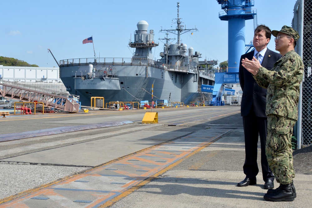 Ambassador William F. Hagerty visits U.S. FLEACT Yokosuka