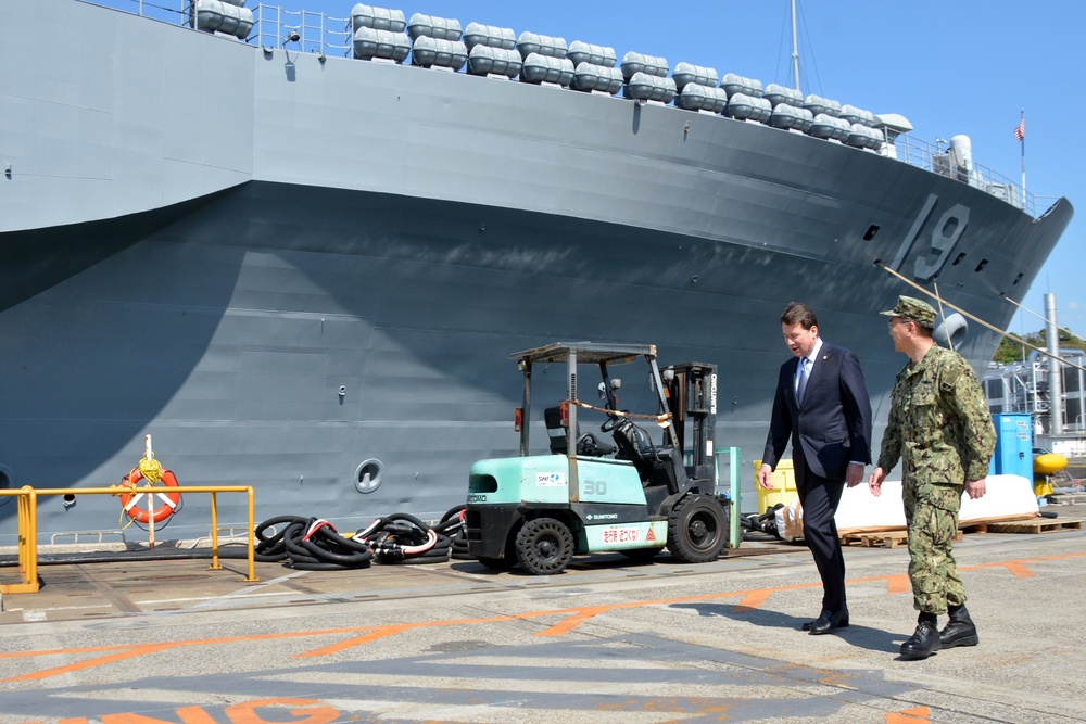 Ambassador William F. Hagerty visits U.S. FLEACT Yokosuka