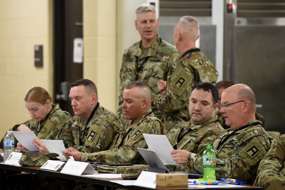 Army Reserve commanders come together for readiness huddle