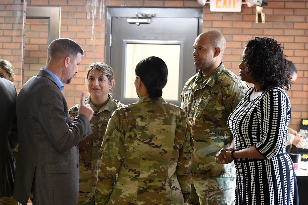 Army Reserve commanders come together for readiness huddle