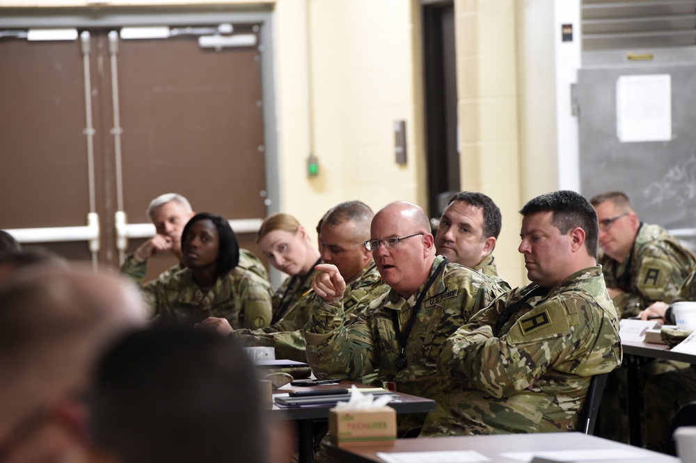 Army Reserve commanders come together for readiness huddle