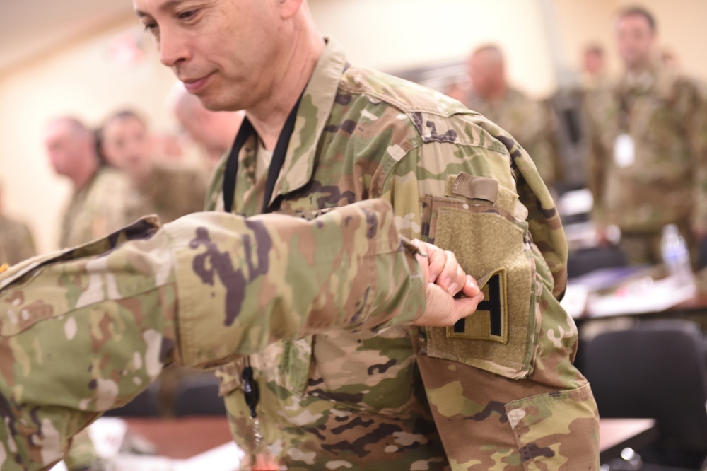 Army Reserve commanders come together for readiness huddle