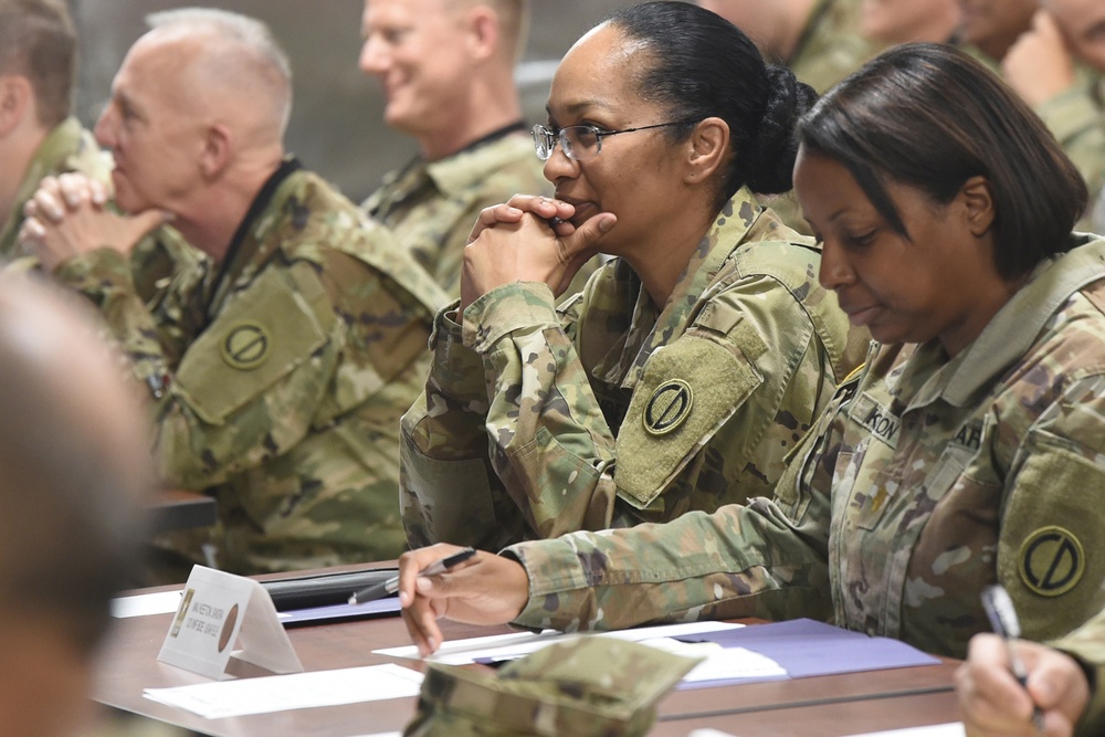 Army Reserve commanders come together for readiness huddle