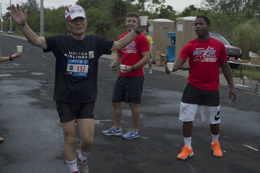 2018 UGM Runner Given Water by Sailors