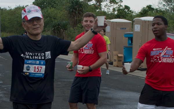 2018 UGM Runner Given Water by Sailors