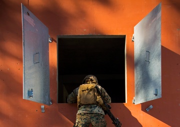 Marines, Norwegian soldiers conduct integrated close quarters combat training