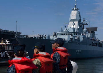 [180411-N-CF105-420] NORFOLK, Va. (April 11, 2018)