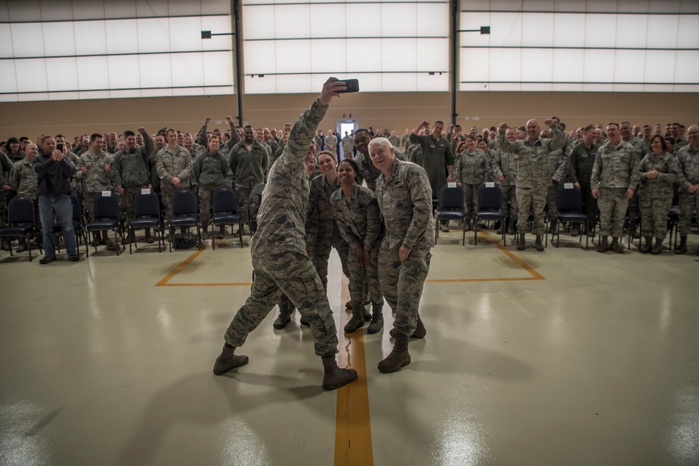 Director of the Air National Guard visits 179th