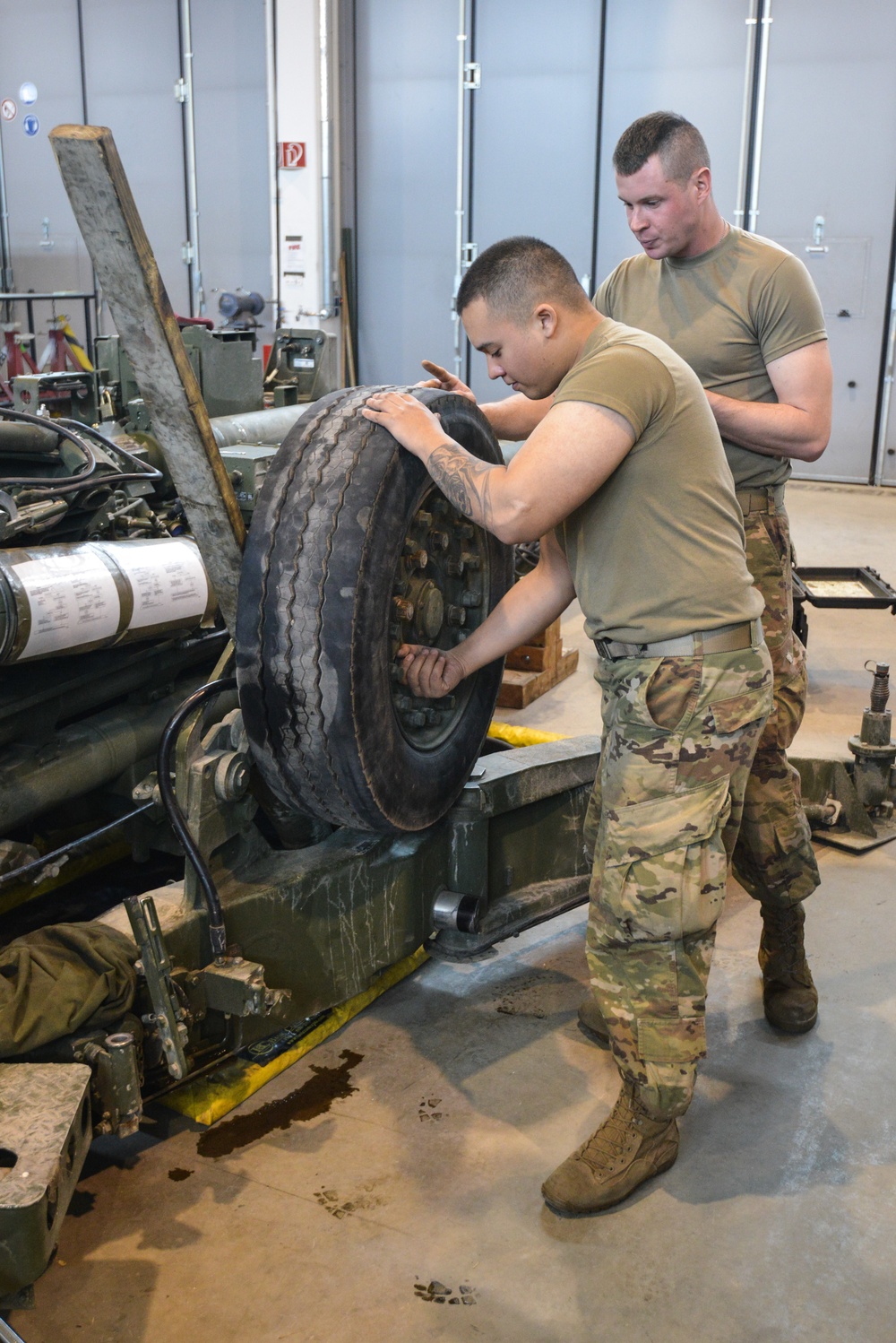 4-319th AFAR conduct maintenance