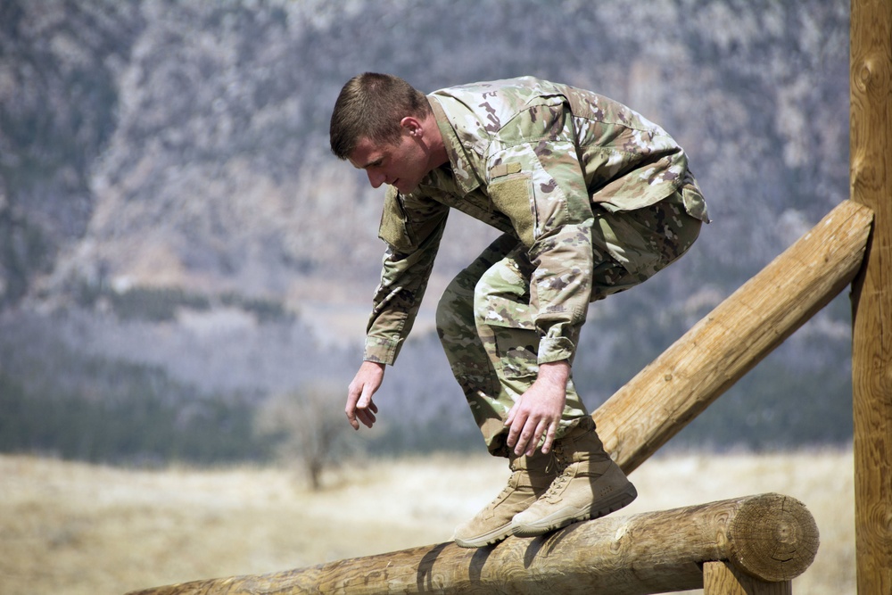 UCCS ROTC Cadet Runs 10th Group Obstacle Course