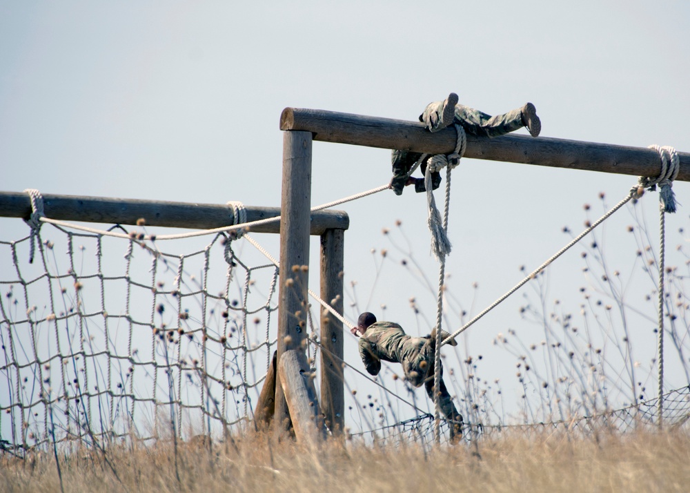 UCCS ROTC Cadets Run 10th Group Obstacle Course