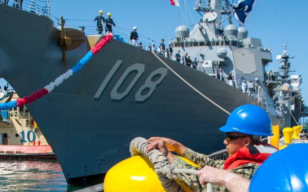 USS America Sailors moor USS Wayne E. Meyer after Deployment