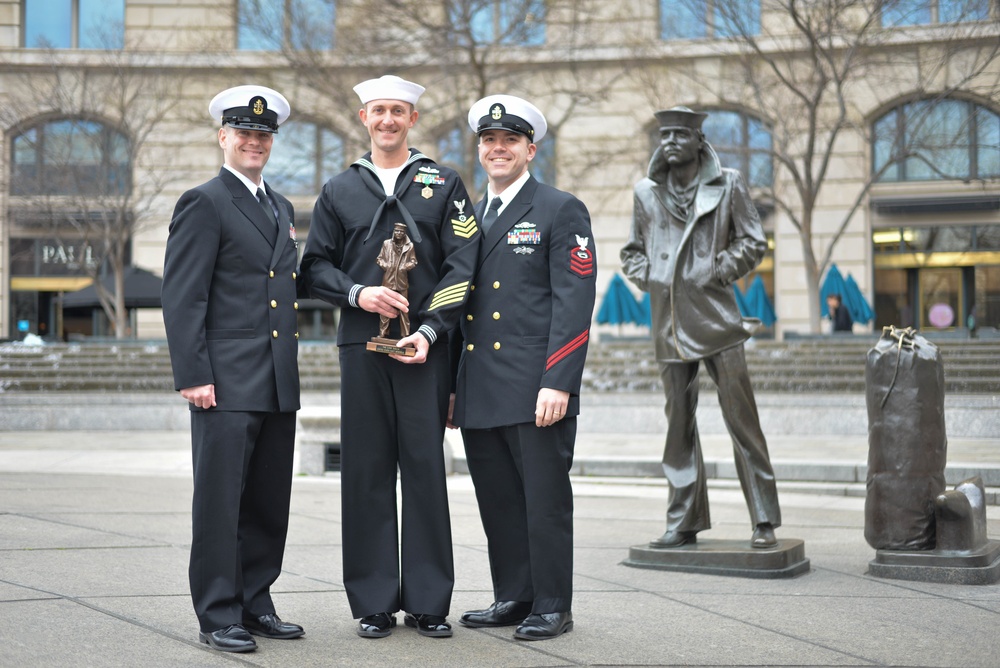 2017 Navy Reserve Sailor of the Year