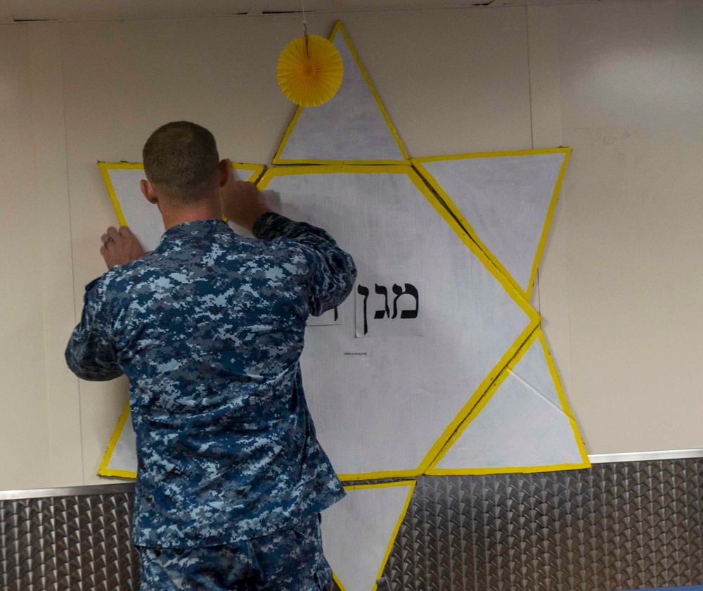 Service members observe diversity committee meeting aboard USNS Mercy