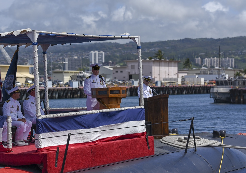 USS Santa Fe Holds Change of Command